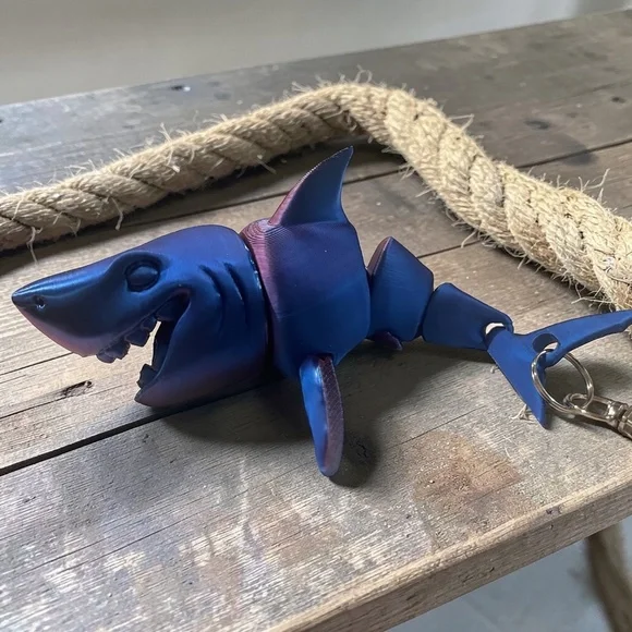 CUSTOM ORDER FOR @HOWEPM Articulated Shark Keychain - Picture 1 of 10